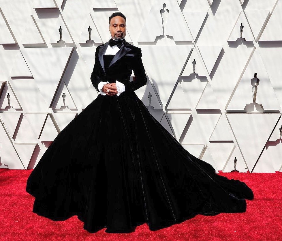 Billy porter con il suo vestito eccentrico sul red carpet