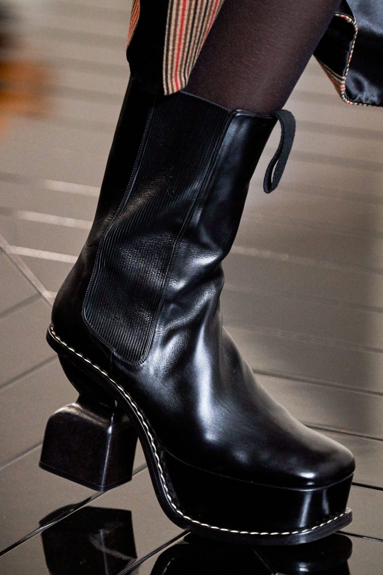 loewesquareboots