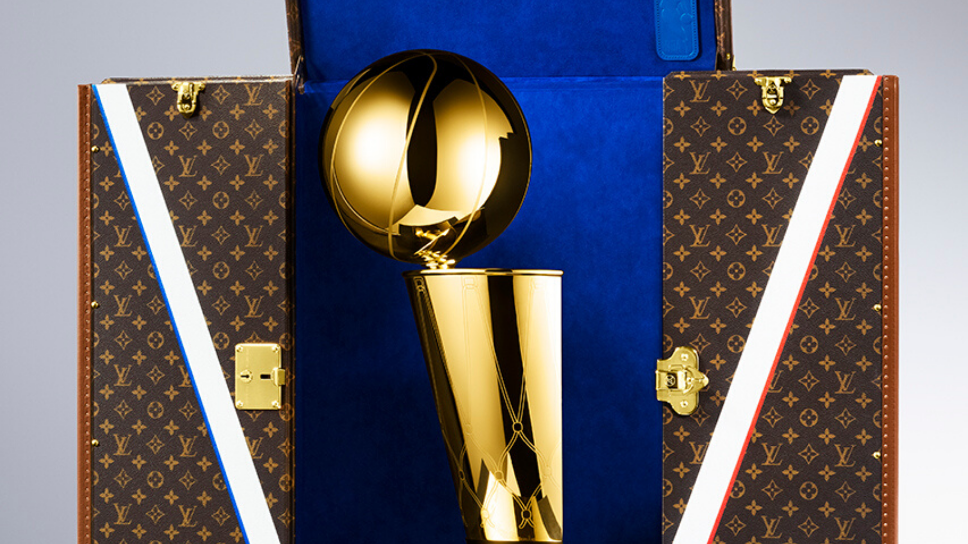 Louis Vuitton e NBA, la partnership e il baule per il Larry O'Brien Trophy