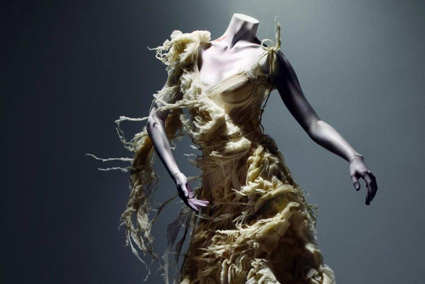 ALEXANDER MCQUEEN: 10 YEARS SINCE THE DISAPPEARANCE OF THE REBEL GENIUS ...