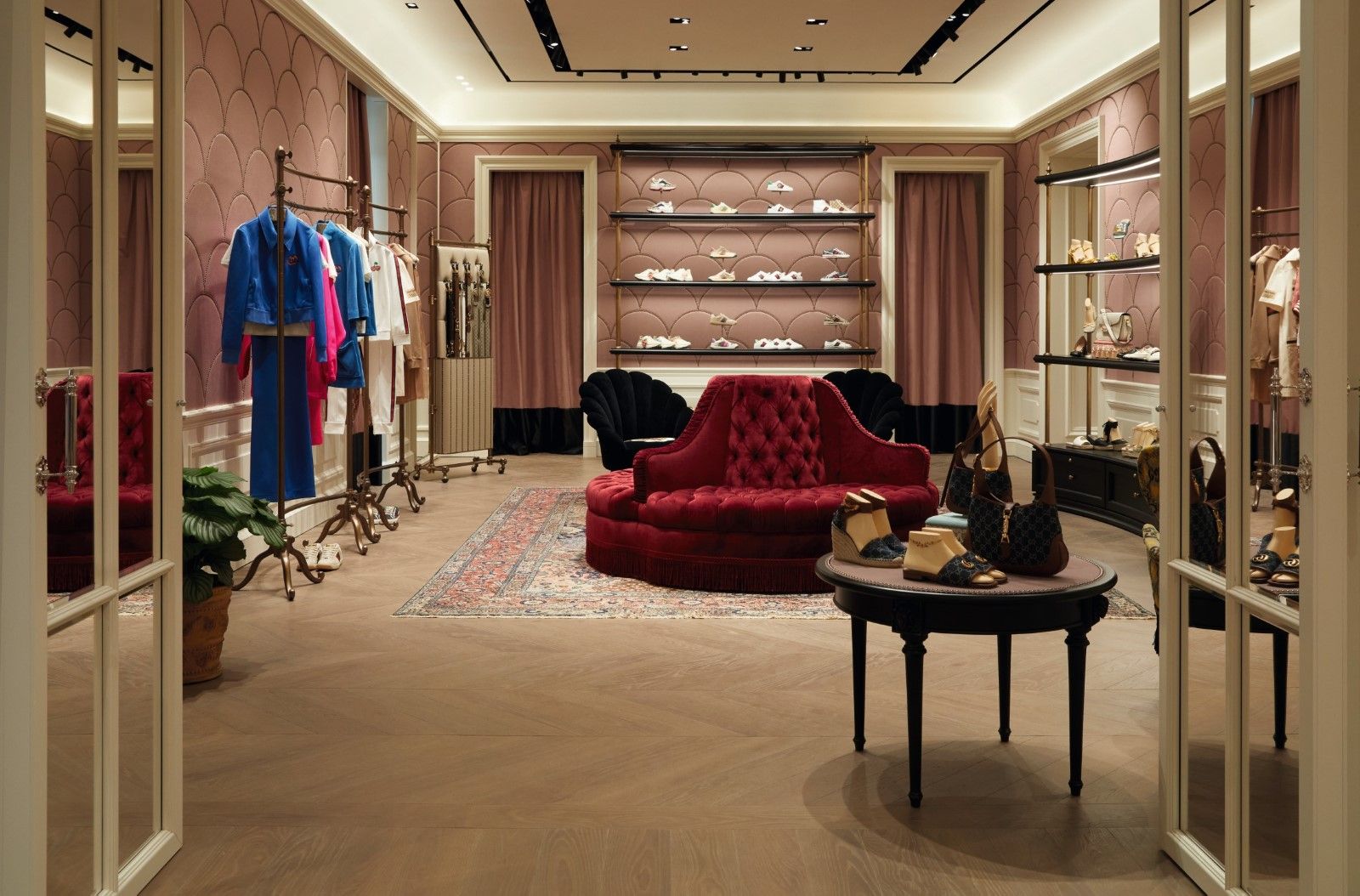 A NEW STORE FOR GUCCI IN NAPLES • MVC Magazine
