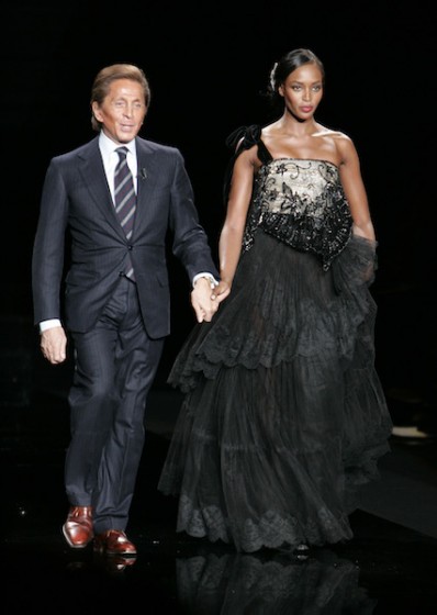 Naomi Campbell wearing Valentino Haute Couture Spring/Summer 2005 and Valentino Garavani (Photo by Jean Baptiste Lacroix/WireImage)