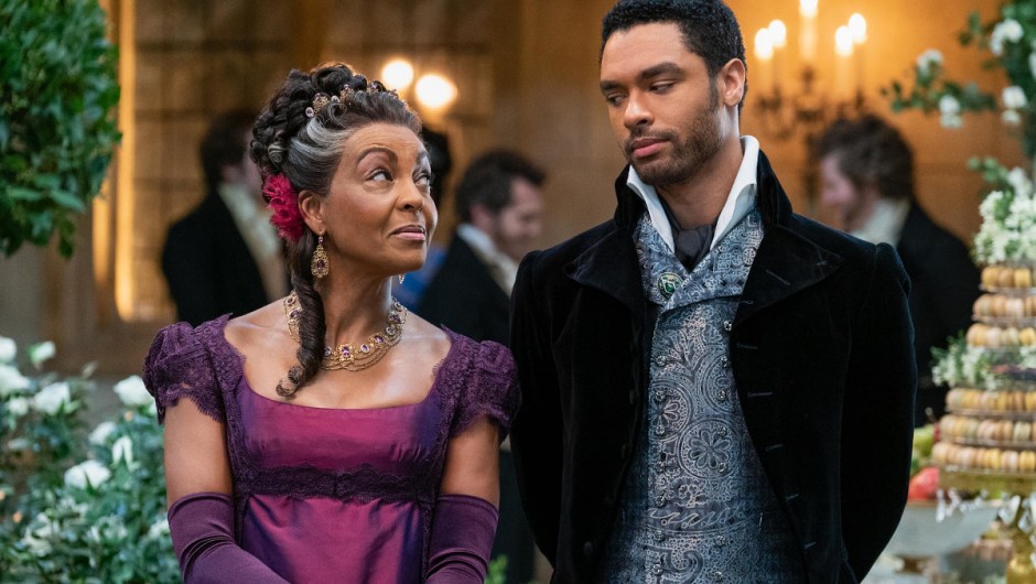 BRIDGERTON (L to R) ADJOA ANDOH as LADY DANBURY and REGÉ-JEAN PAGE as SIMON BASSET in episode 108 of BRIDGERTON Cr. LIAM DANIEL/NETFLIX © 2020